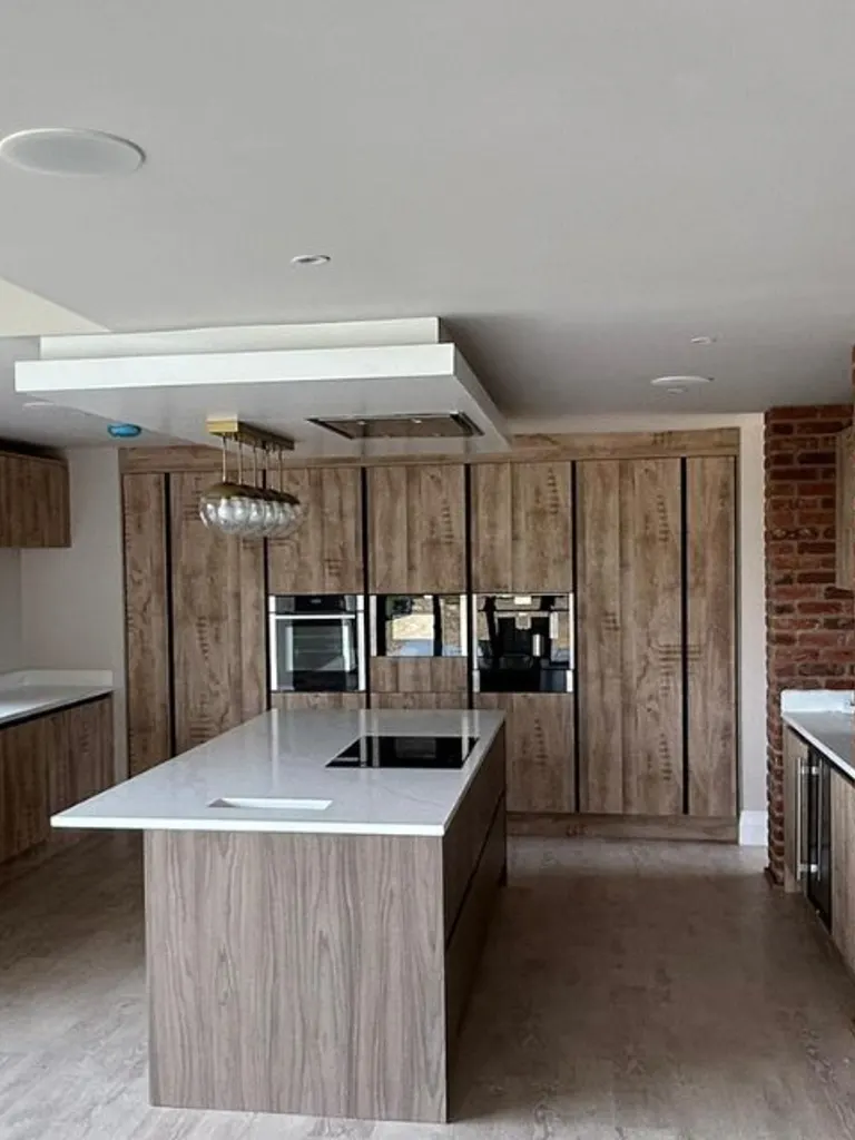 Open-plan kitchen by Mia James